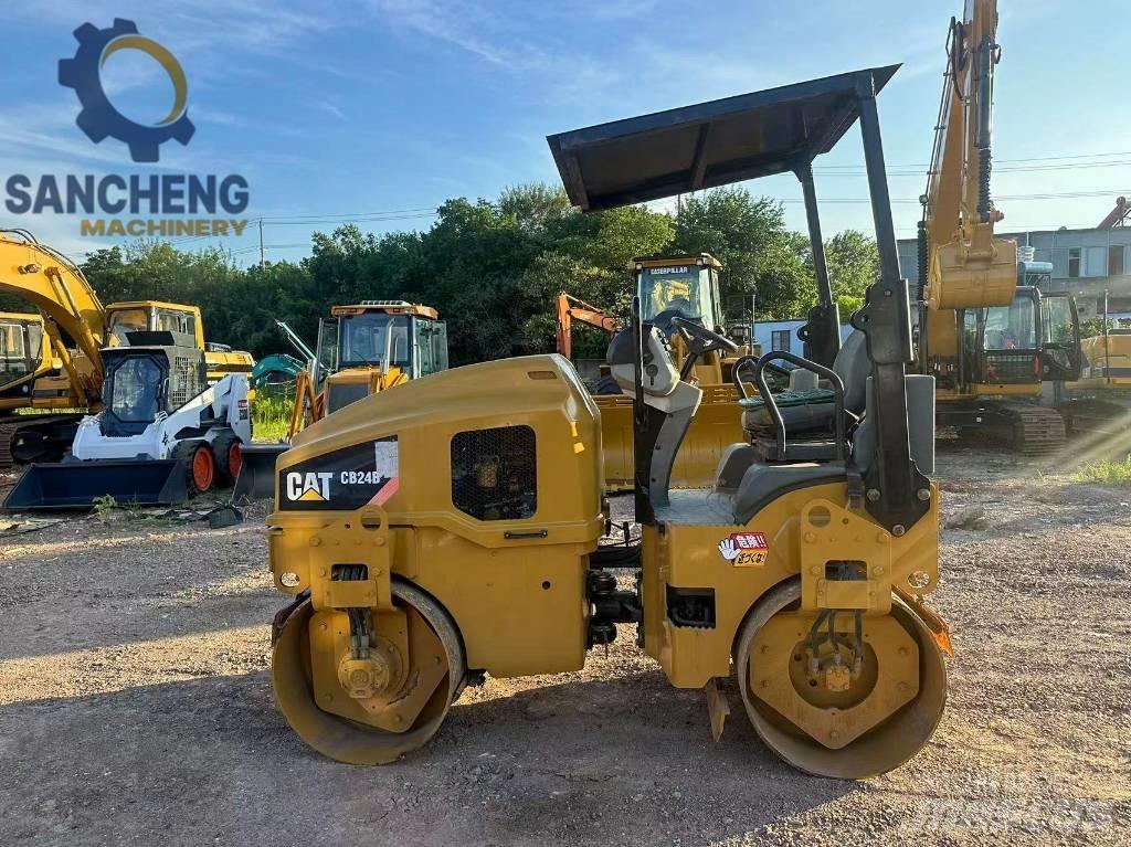 CAT CB 24 B 双轮压路机