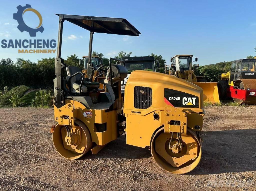CAT CB 24 B 双轮压路机