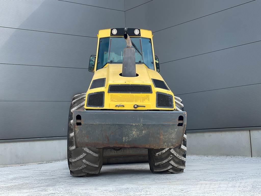 Bomag BW 213 DH-4 单轮压路机