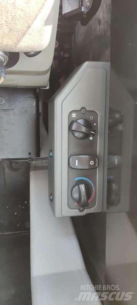 CAT 305.5 E2 小型挖掘机