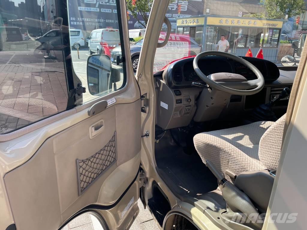 Toyota Coaster Bus 迷你巴士