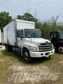 Hino 338 厢式货车