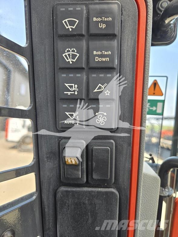 Bobcat S76 滑移装载机