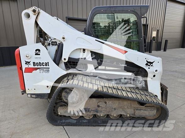 Bobcat T740 滑移装载机