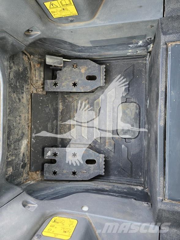 Bobcat T76 滑移装载机