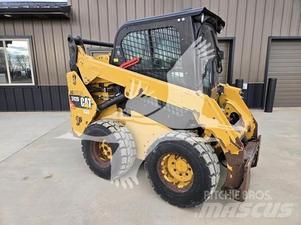 CAT 242D 滑移装载机