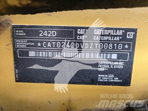 CAT 242D 滑移装载机