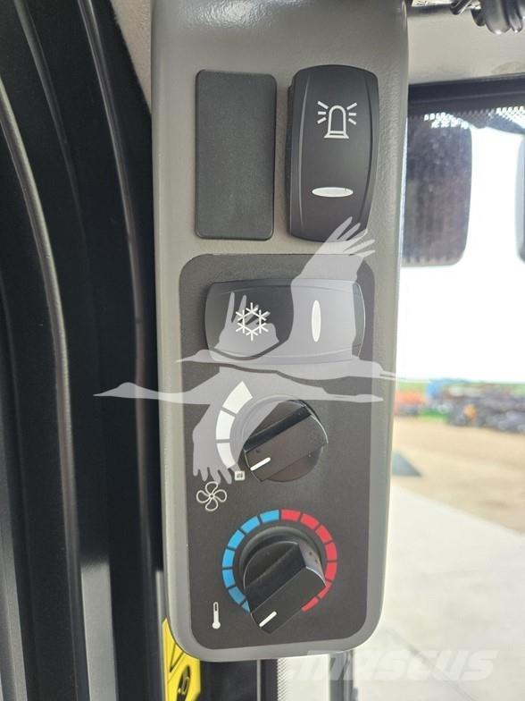 JCB 3TS-8T 滑移装载机