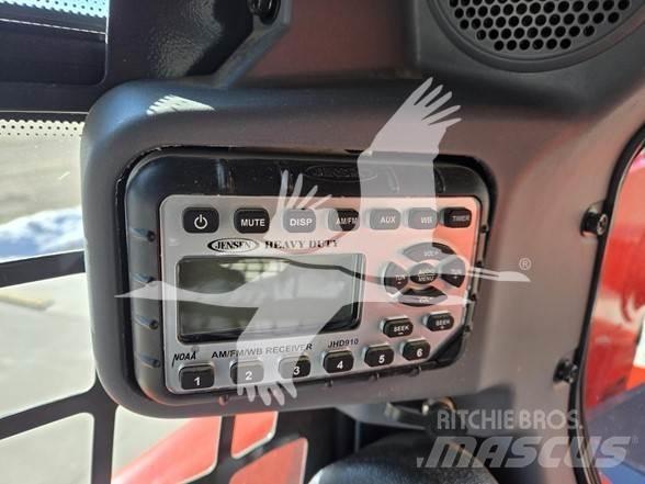 Kubota SSV75 滑移装载机