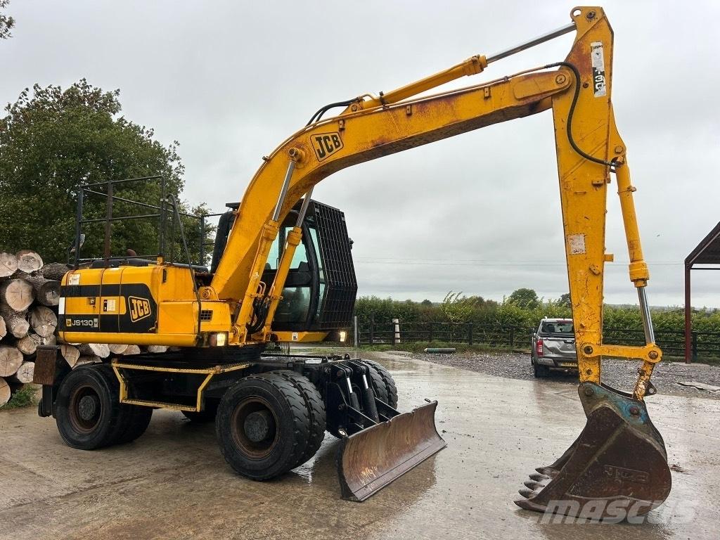 JCB JS 130 W 轮式挖掘机