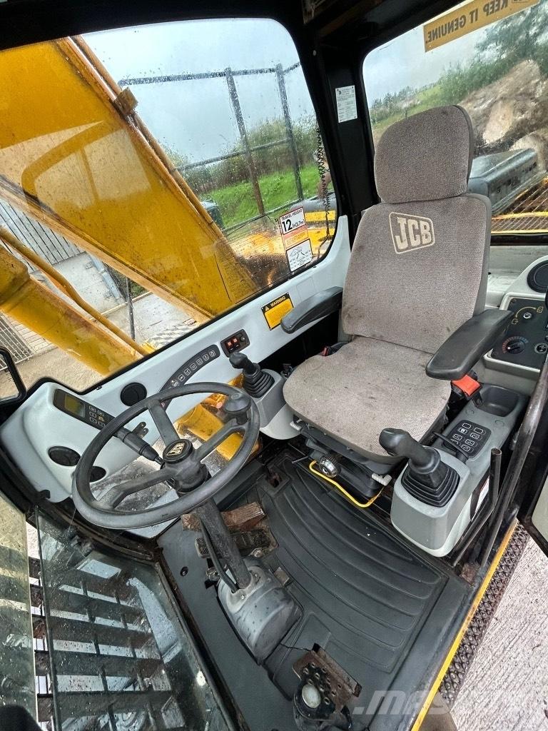 JCB JS 130 W 轮式挖掘机