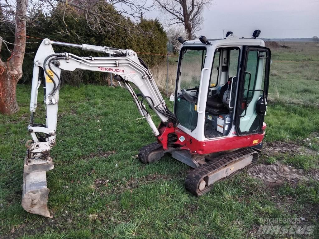 Takeuchi TB 225 小型挖掘机