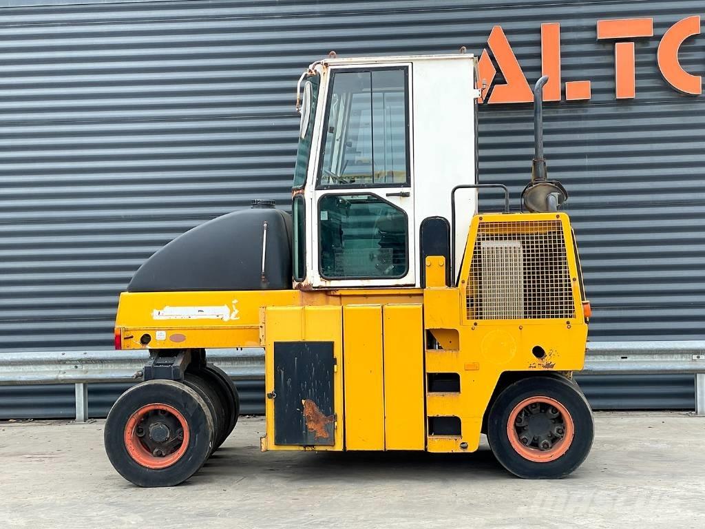 Dynapac CP 142 胶轮压路机