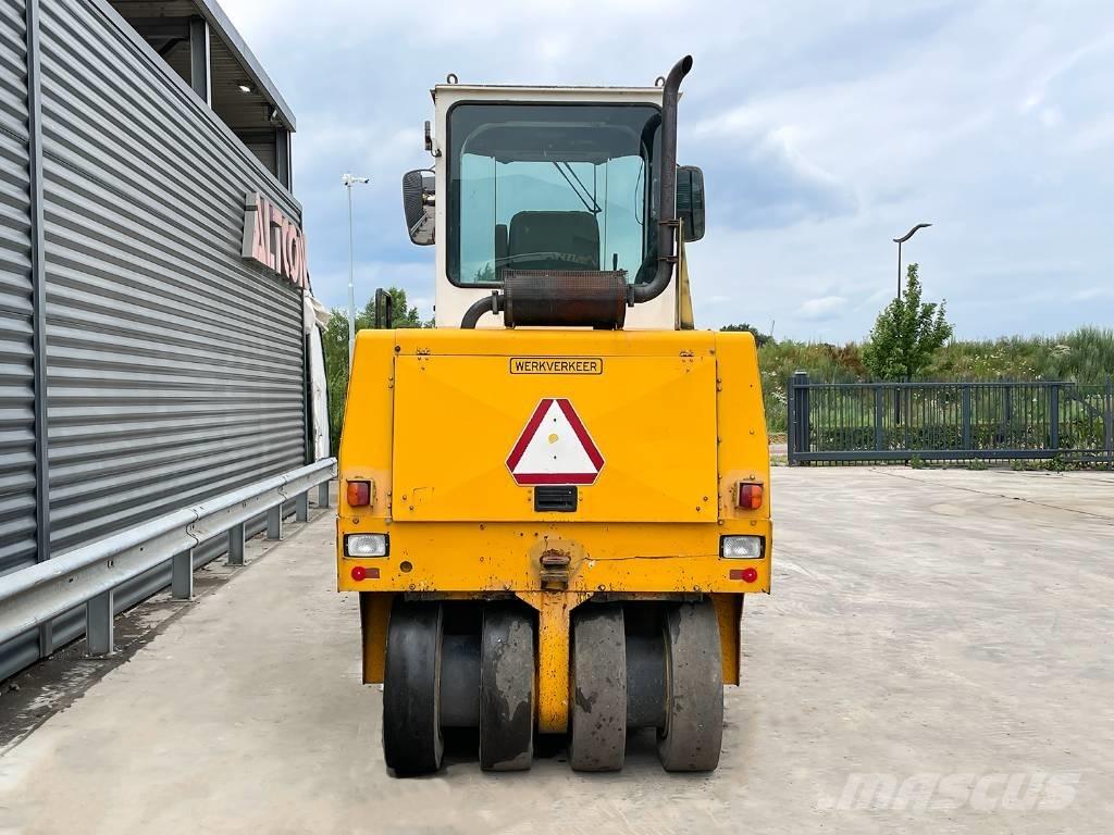 Dynapac CP 142 胶轮压路机