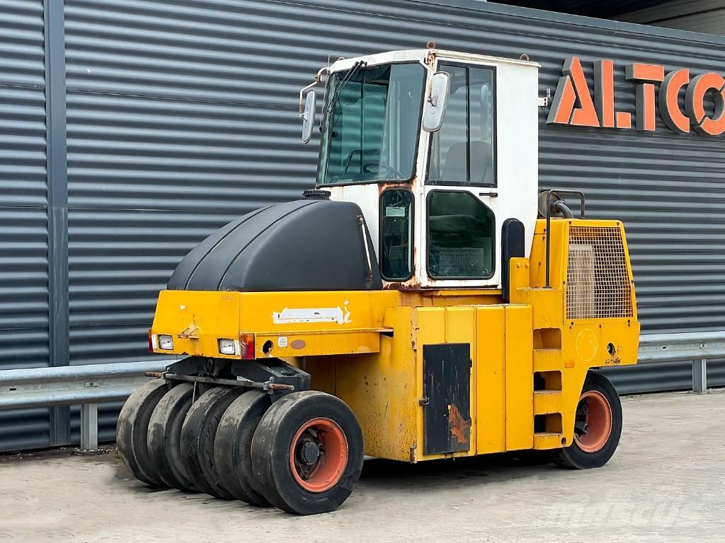 Dynapac CP 142 胶轮压路机