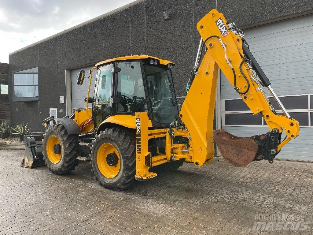 JCB 4CX Pro 反铲装载机