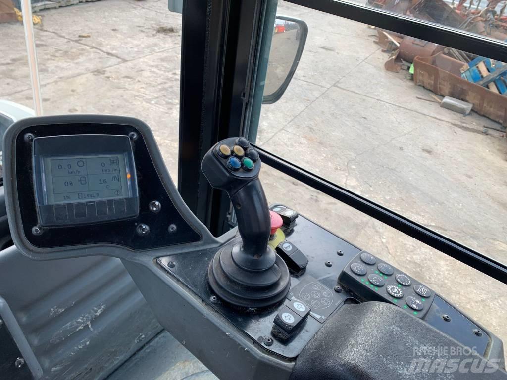 CAT CB 7 双轮压路机