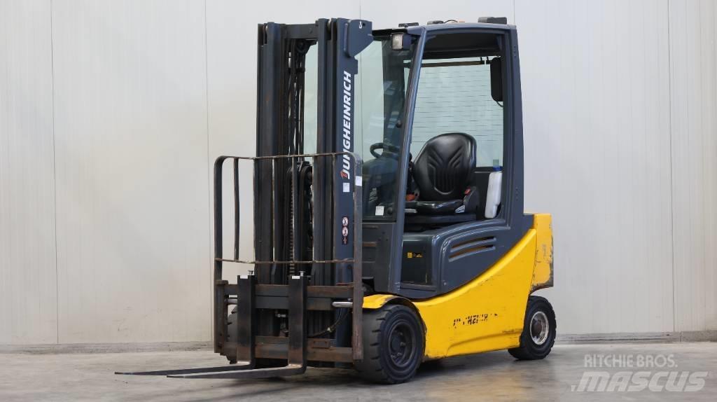 Jungheinrich EFG 320 电动叉车