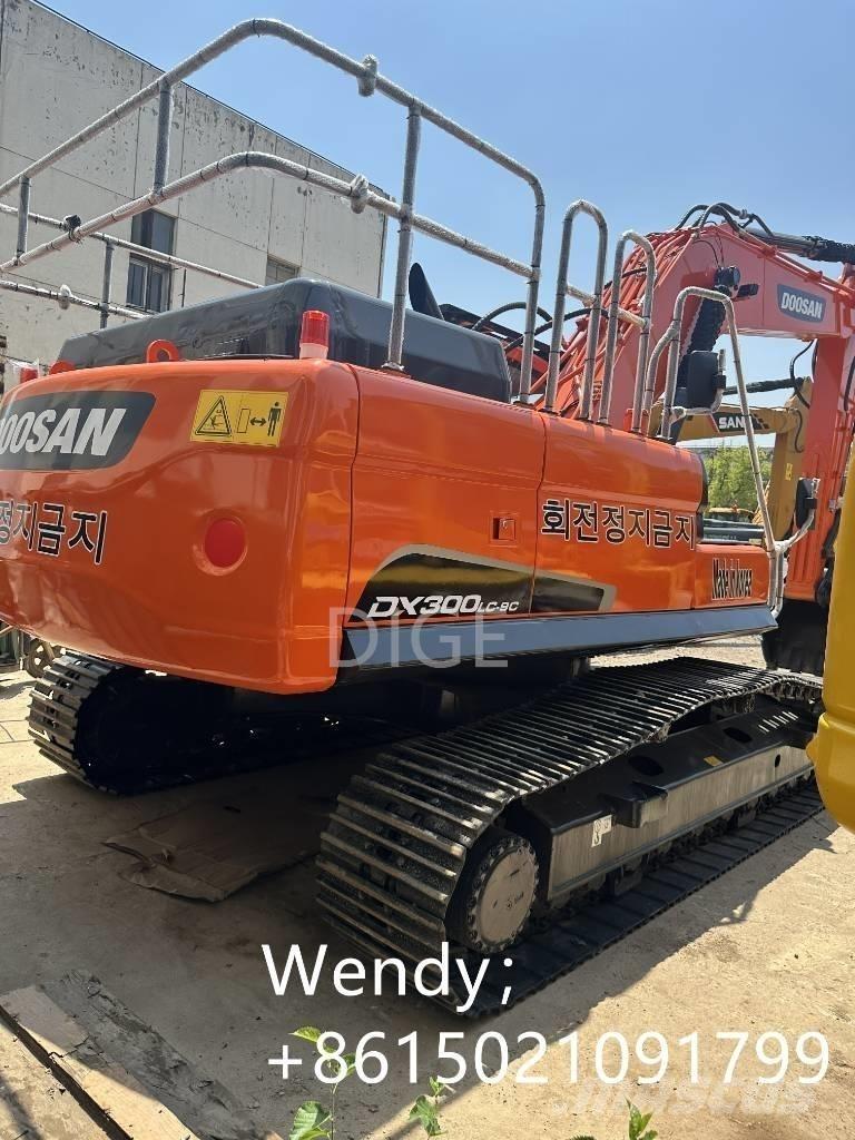Doosan DX 300 中型挖掘机