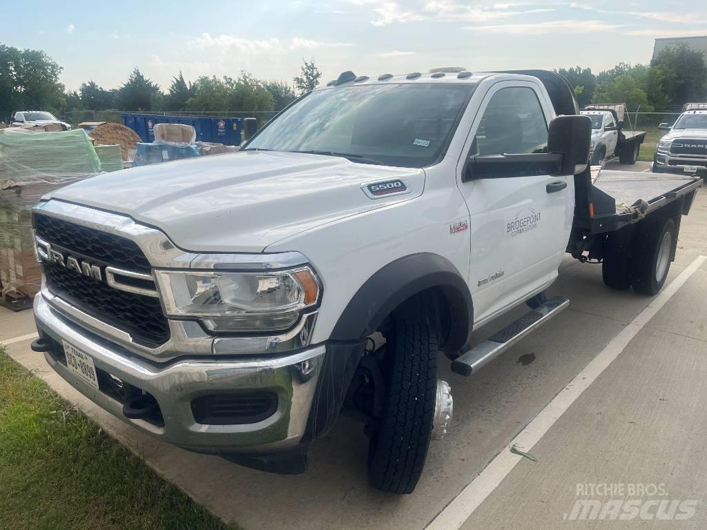 RAM 5500 平板栏板货车