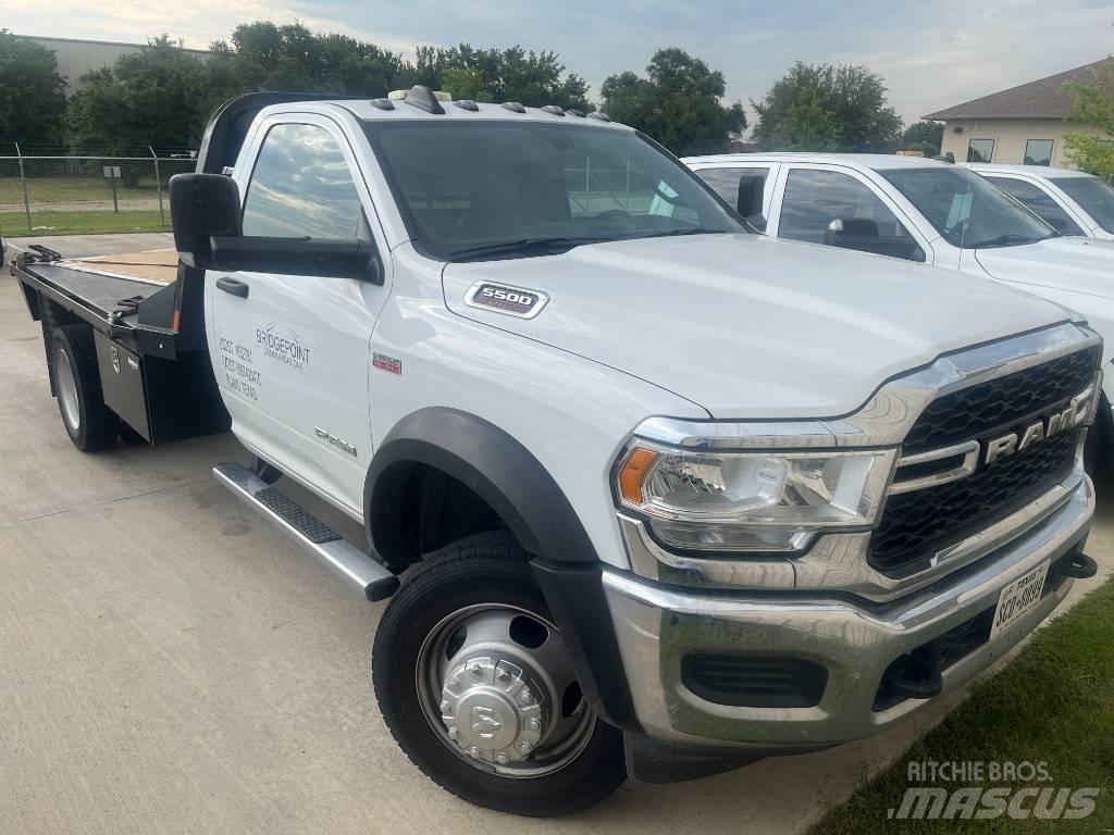 RAM 5500 平板栏板货车