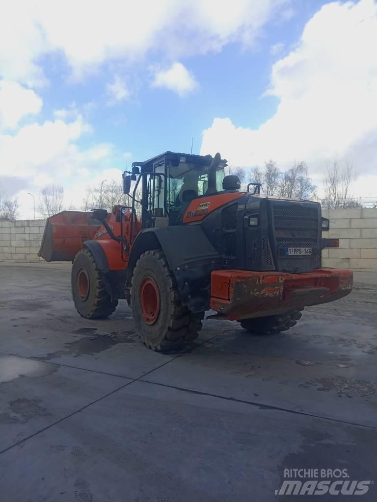 Hitachi ZW 220-6 轮式挖掘机