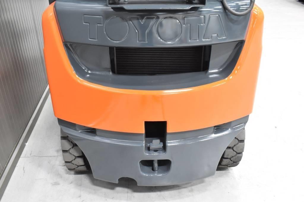 Toyota 06-8FG15F 天然气叉车
