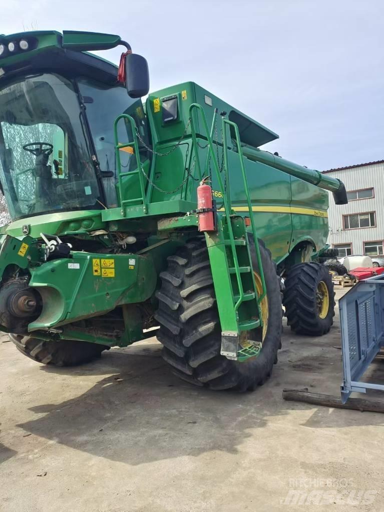 John Deere S660 联合收割机