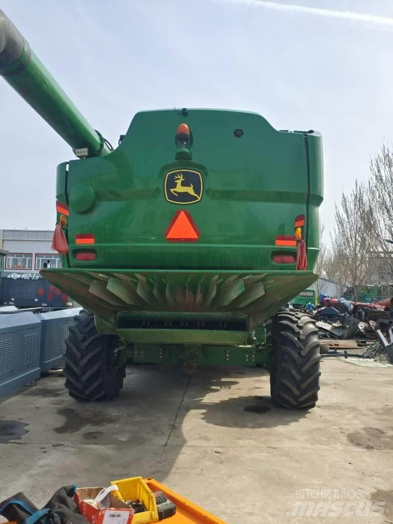 John Deere S660 联合收割机