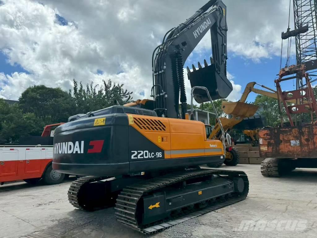 Hyundai r220lc-9s 中型挖掘机
