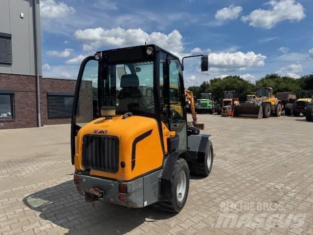 GiANT V 452 X-Tra 轮式装载机