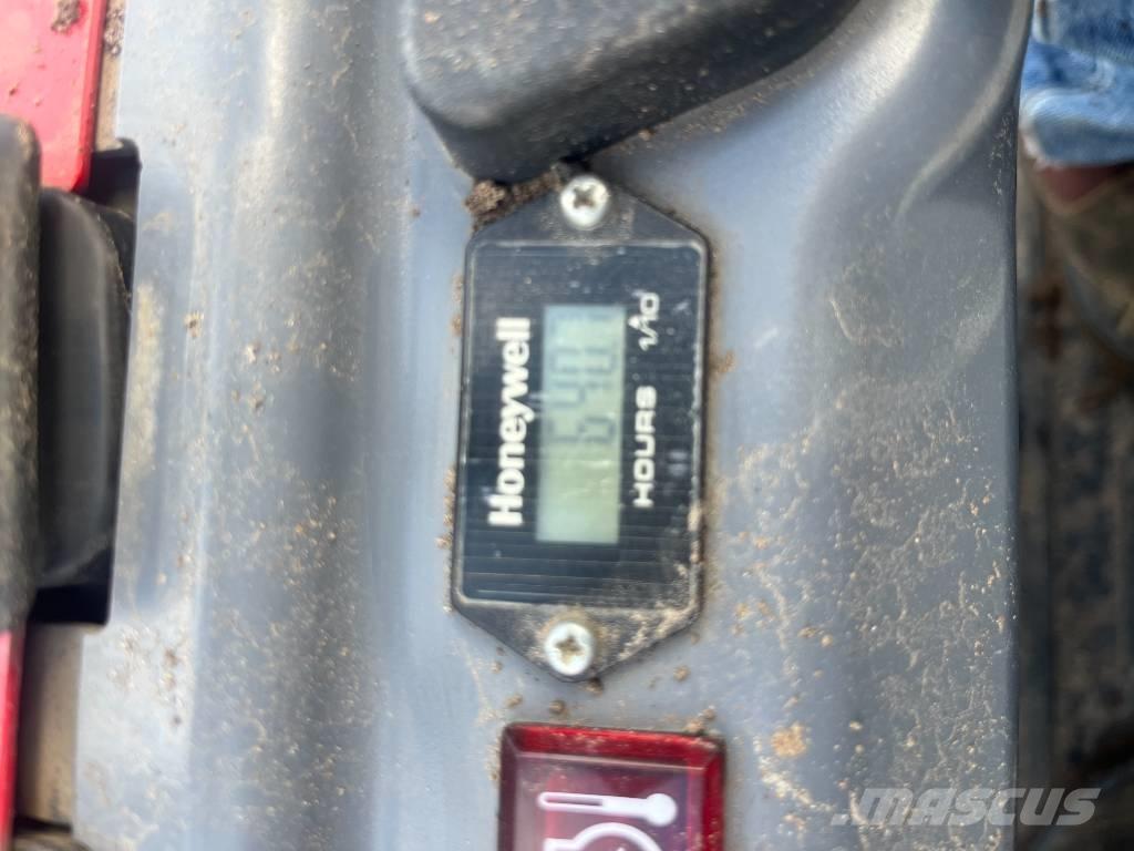 Takeuchi TB 210 R 小型挖掘机