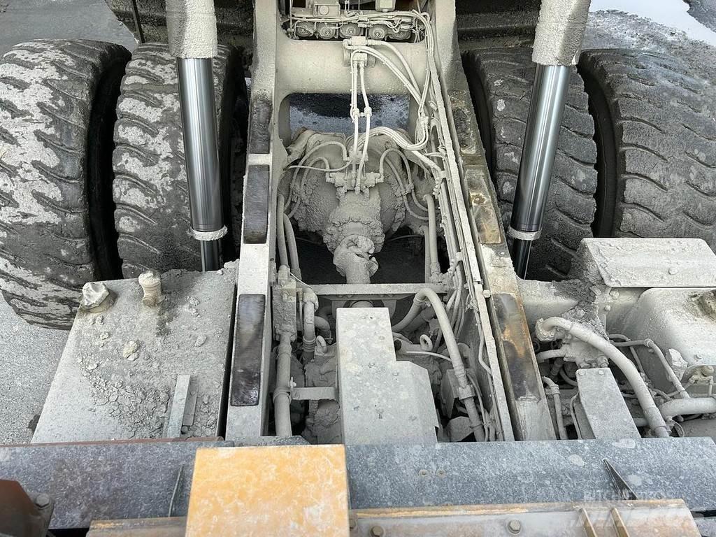 Komatsu HD605-7 翻斗车\公路型自卸车