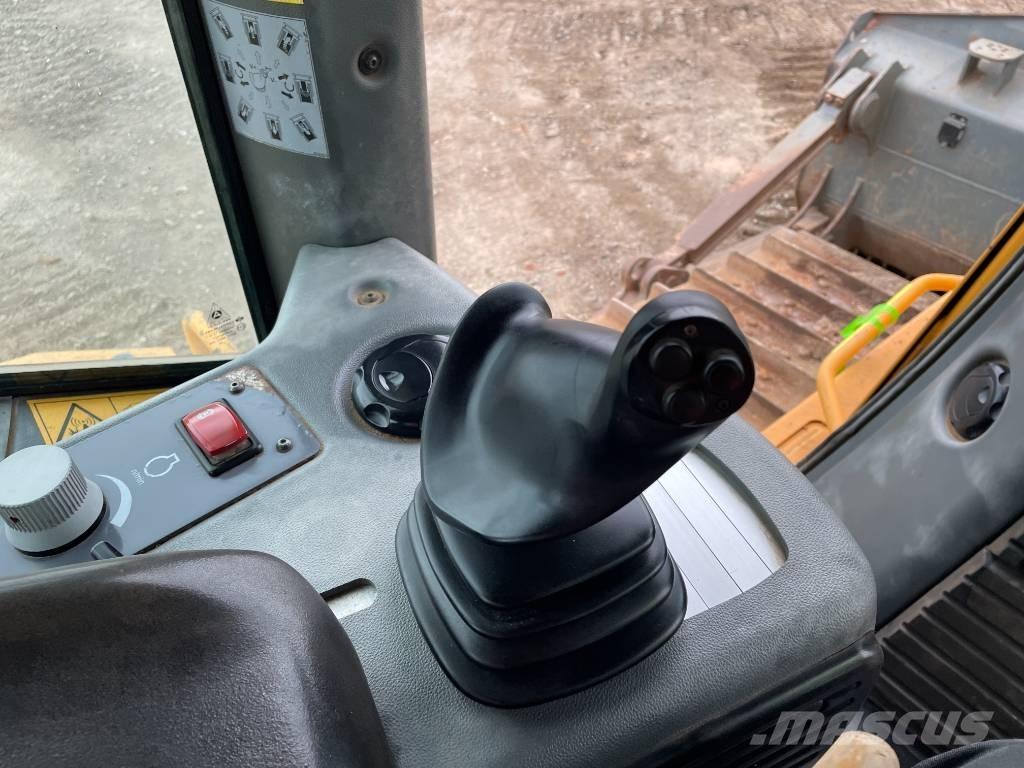 Liebherr PR 746 履带式推土机