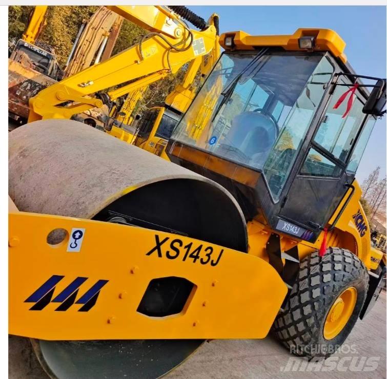 XCMG XS 142 J 双轮压路机