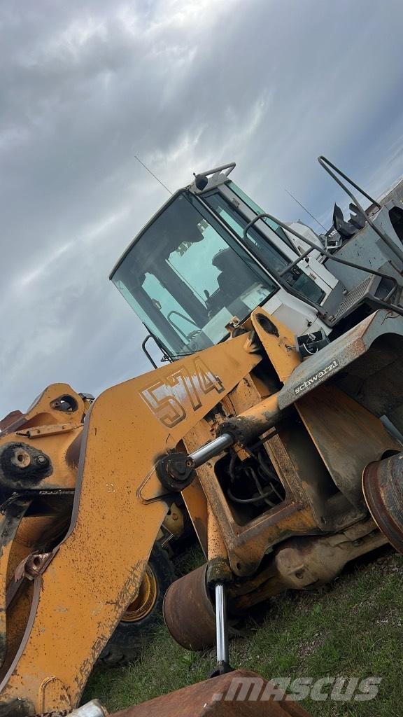 Liebherr L 574 吊杆和铲斗