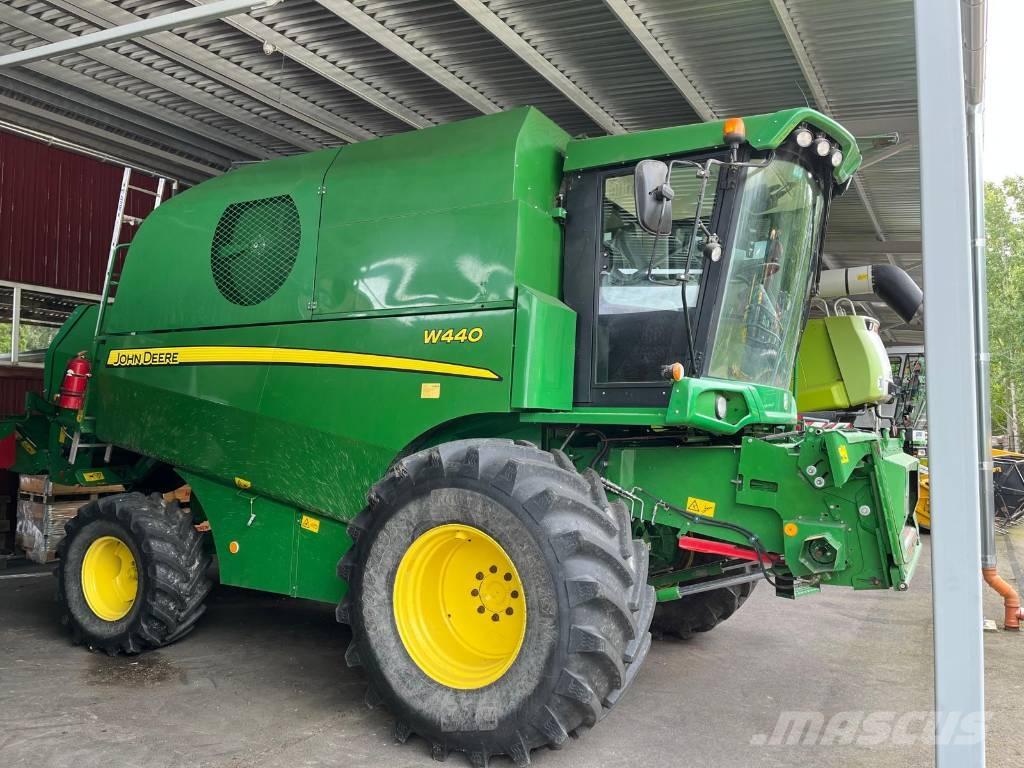 John Deere W 440 联合收割机