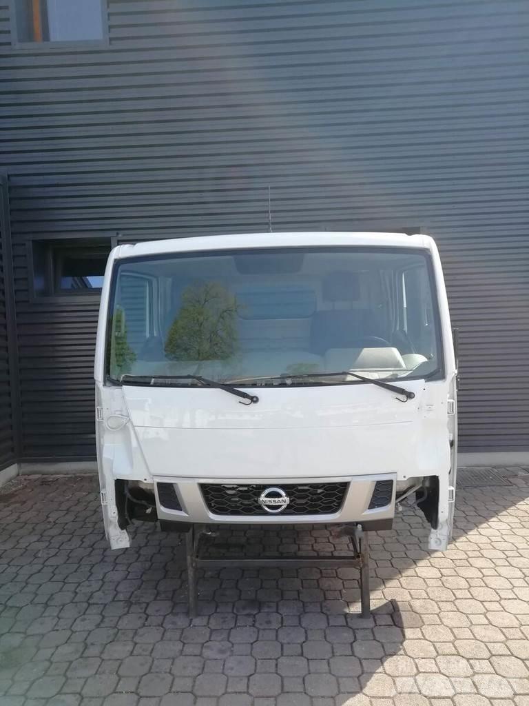 Nissan NT400 驾驶室与内部