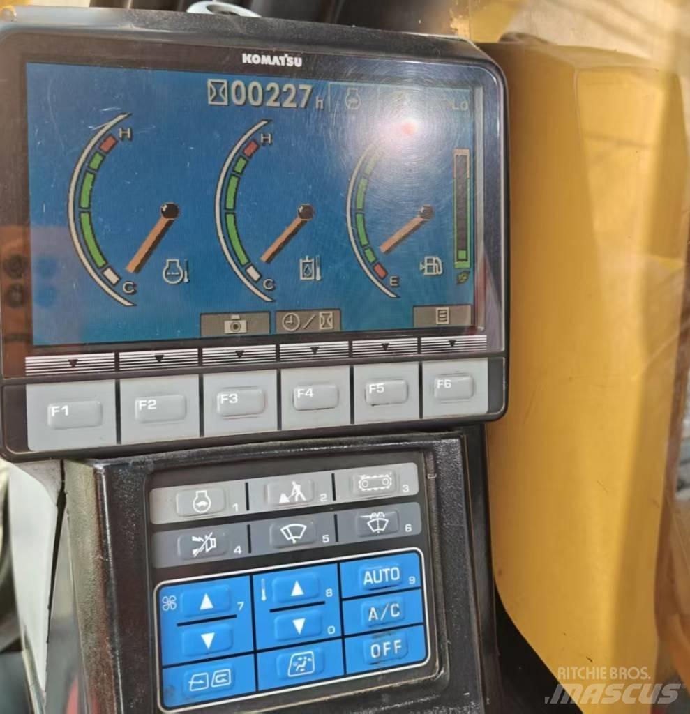 Komatsu 210LC-8 履带挖掘机