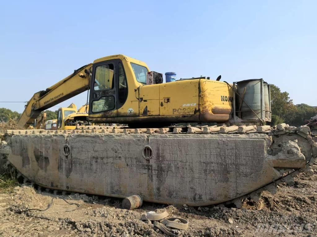 Komatsu PC 200-6 水陆两栖挖掘机