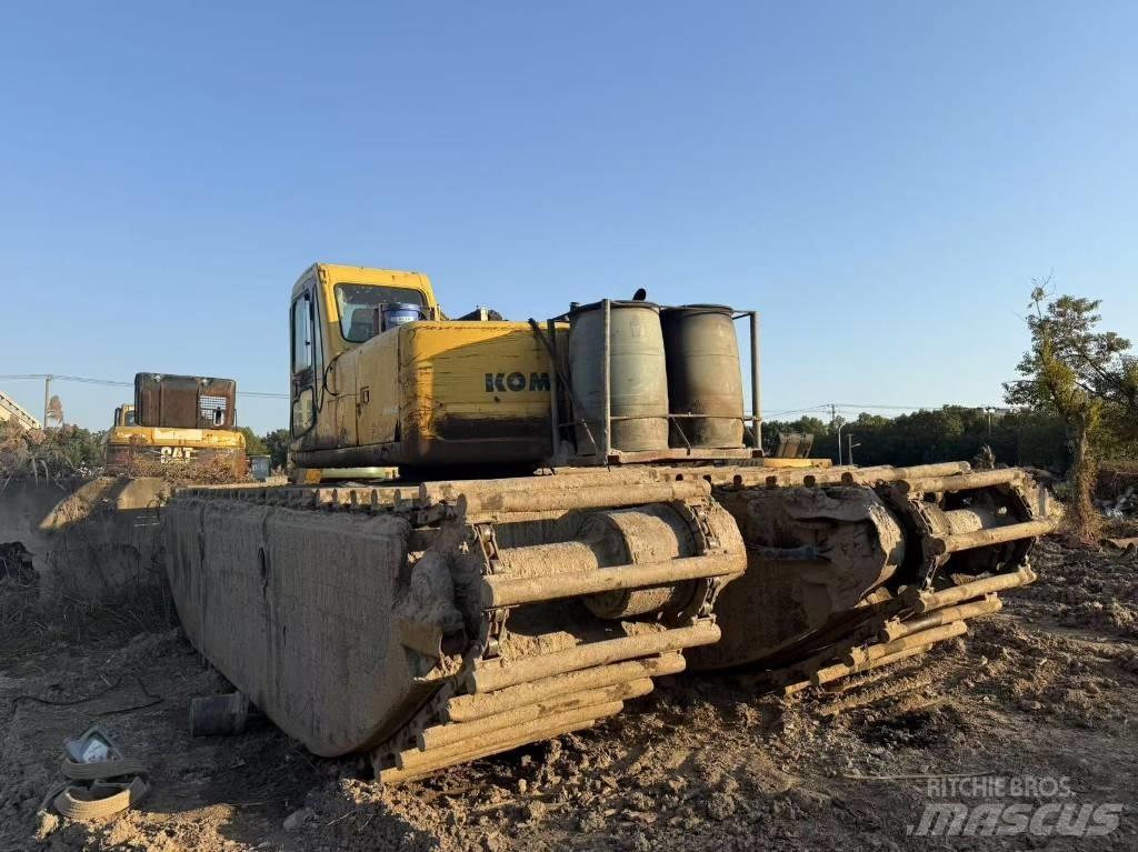 Komatsu PC 200-6 水陆两栖挖掘机