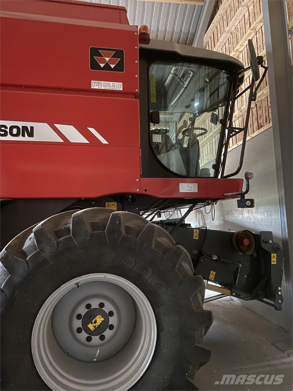 Massey Ferguson 7244 联合收割机