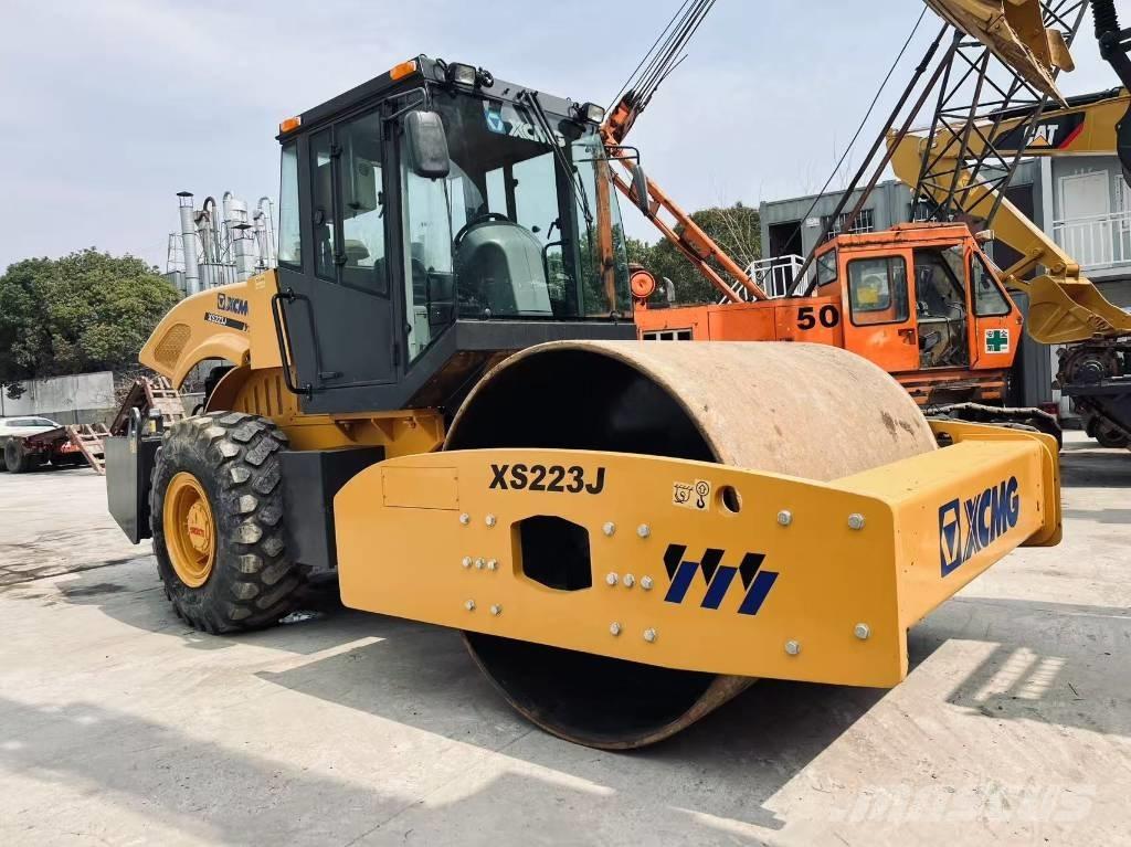 XCMG XS 223 J 单轮压路机