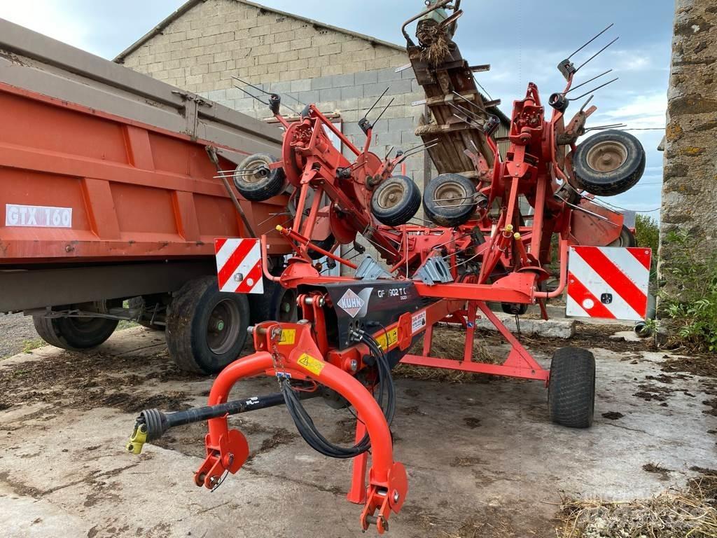 Kuhn GF 7902T GII 犁耙和摊草机