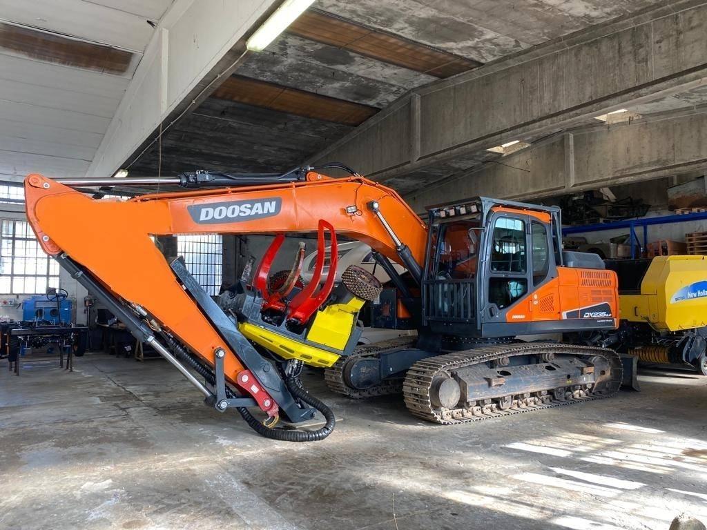 Doosan DX 235 NLC-5 履带挖掘机