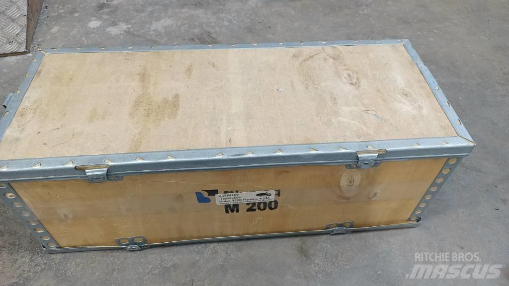 Volvo 4200 发动机