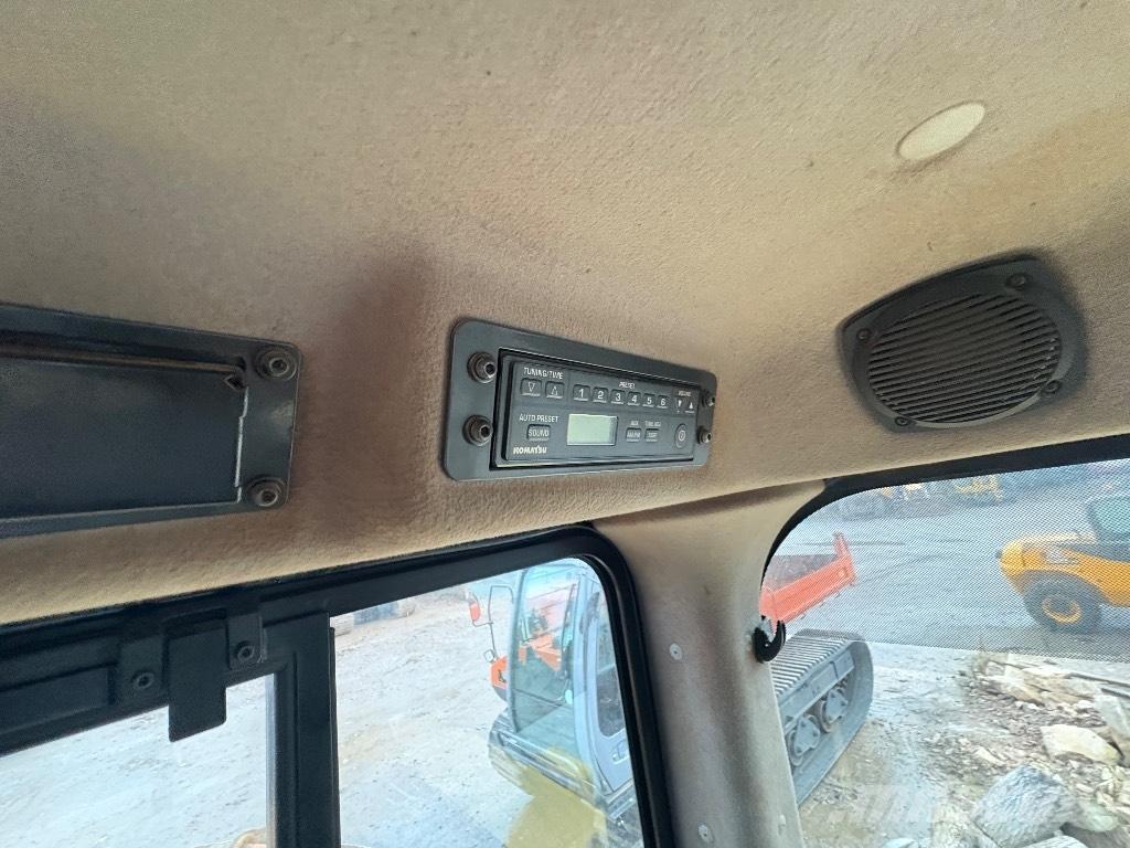 Komatsu D65PX-18 履带式推土机