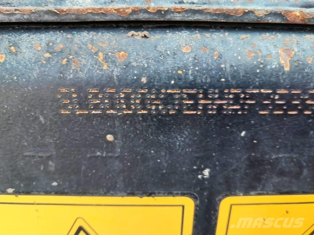JCB 3TST 铰接式自卸车