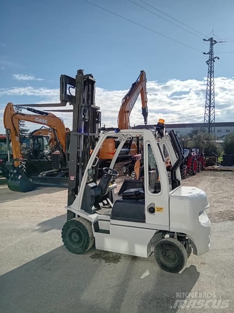 UniCarriers DX 25 柴油叉车