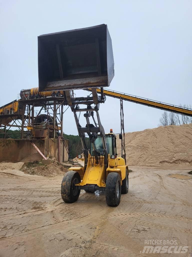Volvo L 40 B 小型装载机